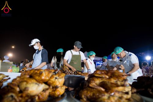 ภาพ No.200154:พิธีถวายภัตตาหารเป็นสังฆทาน แด่พระธรรมยาตรา ณ อนุสรณ์สถานบางปลา วัดบางปลา อำเภอบางเลน จังหวัดนครปฐม ในโครงการธรรมยาตรา กตัญญูบูชา มหาปูชนียาจารย์ พระมงคลเทพมุนี(สด จนฺทสโร) พระผู้ปราบมาร อนุสรณ์สถาน 7 แห่ง ปีที่ 13 วันที่ 23 มกราคม พ.ศ. 2568