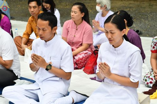 ภาพ No.143833:พิธีตัดปอยผม โครงการอุปสมบทหมู่ พระธรรมทายาทนานาชาติ (ภาษาจีน) รุ่นที่ 19 วันอาทิตย์ที่ 7 กรกฎาคม พ.ศ. 2567 ณ สนามหญ้า หน้าบ้านแก้วอาสาสมัคร วัดพระธรรมกาย