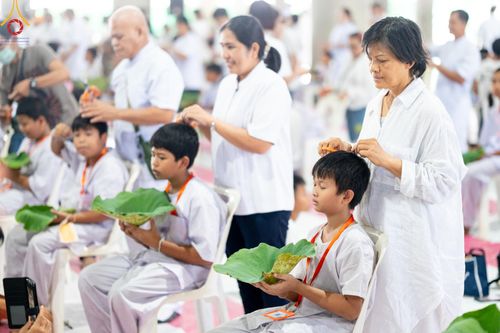 ภาพ No.132814:พิธีตัดปอยผม โครงการสามเณรฟื้นฟูพระพุทธศาสนาทั่วไทย ณ มหารัตนวิหารคด26 วัดพระธรรมกาย วันอาทิตย์ที่ 31 มีนาคม พ.ศ. 2567