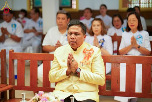 ภาพ No.202111:พิธีเจริญพระพุทธมนต์ ปฏิบัติธรรม มอบทุนการศึกษา ถวายสังฆทาน 108 วัด เพื่อถวายเป็นพุทธบูชา และขับเคลื่อนโครงการหมู่บ้านรักษาศีล 5 โดยคณะสงฆ์จังหวัดนครปฐม คณะศิษยานุศิษย์วัดพระธรรมกาย โครงการธรรมยาตรา ปีที่ 13 ณ วัดบางปลา อำเภอบางเลน จังหวัดนครปฐม