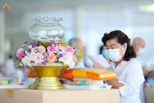 ภาพ No.81049:พิธีบุพเปตพลี ครั้งที่ 135 ร่วมอุทิศบุญแด่หมู่ญาติที่ล่วงลับไปแล้ว และสืบทอดอายุพระพุทธศาสนา วันศุกร์ที่ 19 พฤษภาคม พ.ศ. 2566 (วันพระ แรม 15 ค่ำ เดือน 6) ณ หอฉันคุณยายอาจารย์ วัดพระธรรมกาย