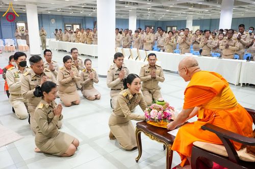 อำเภอคลองหลวง จัดประชุมกำนัน ผู้ใหญ่บ้าน แพทย์ประจำตำบล ผู้ช่วยผู้ใหญ่บ้าน สารวัตรกำนัน ฯลฯ ประจำเดือนกุมภาพันธ์ พ.ศ. 2567 ณ วัดพระธรรมกาย