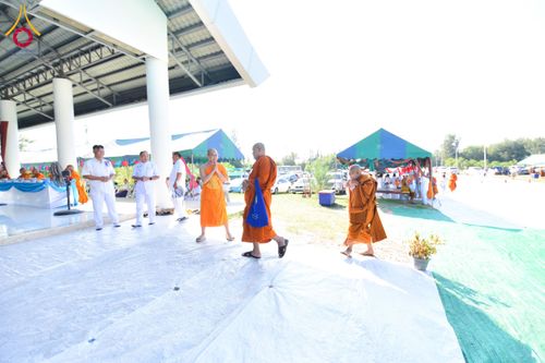 ภาพ No.175529:พิธีถวายมหาสังฆทาน 348 วัด ฉลองครบรอบ 8 ปี ธุดงค์สถานอำนาจเจริญ บูชาธรรม 80 ปี หลวงพ่อธัมมชโย วันที่ 17 พฤศจิกายน พ.ศ. 2567