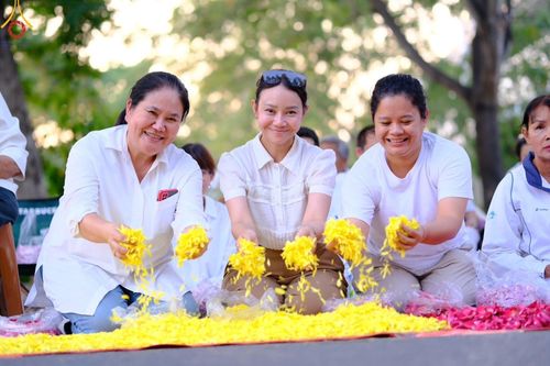 ภาพ No.201964:พิธีต้อนรับพระธรรมยาตรา ณ อนุสรณ์สถานลำดับที่ 7 สถานที่ขยายวิชชาธรรมกาย วัดพระธรรมกาย ต.คลองสาม อ.คลองหลวง จ.ปทุมธานี ในโครงการธรรมยาตรา กตัญญูบูชา มหาปูชนียาจารย์ พระมงคลเทพมุนี(สด จนฺทสโร) พระผู้ปราบมาร อนุสรณ์สถาน 7 แห่ง ปีที่ 13 วันที่ 26 มกราคม 2568