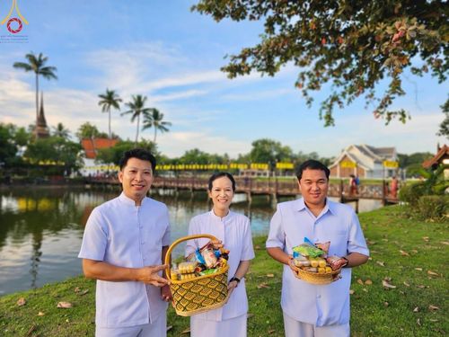 ภาพ No.169666:พิธีทอดกฐิน ณ วัดตระพังทอง ตำบลเมืองเก่า อำเภอเมือง จังหวัดสุโขทัย (มีอายุเก่าแก่ 741ปี) ในโครงการกฐินสามัคคีทั่วไทย 30,000 วัด บูชาธรรม 80 ปี หลวงพ่อธัมมชโย โดยคณะศิษยานุศิษย์วัดพระธรรมกาย วันที่ 26 ตุลาคม พ.ศ. 2567