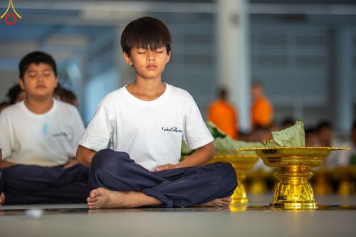 ภาพ No.132853:พิธีตัดปอยผม โครงการหน่อแก้วเปรียญธรรม รุ่นที่ 12 ณ ค่ายจองแชมป์ หมู่กฏิสามเณรเปรียญธรรม วัดพระธรรมกาย วันอาทิตย์ที่ 31 มีนาคม พ.ศ. 2567