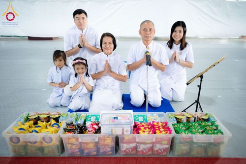 ภาพ No.145613:พิธีตักบาตรโครงการบรรพชาสามเณร โรงเรียนนานาชาติ รุ่นที่ 13 ณ มหารัตนวิหารคด 9 วัดพระธรรมกาย วันเสาร์ที่ 20 กรกฎาคม พ.ศ. 2567