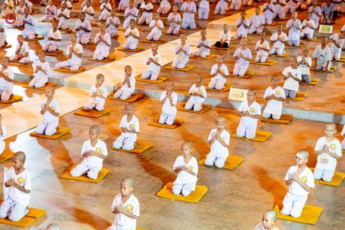 ภาพ No.214442:วันที่ 2 เมษายน พ.ศ.2568 นาคธรรมทายาท โครงการบรรพชาสามเณร ฟื้นฟูพระพุทธศาสนาทั่วไทย ปฎิบัติธรรม ณ วิหารคด 22 วัดพระธรรมกาย