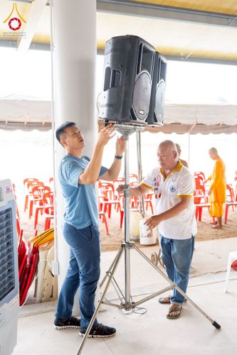 ภาพ No.230108:วันเสาร์ที่ 28 มิถุนายน พ.ศ. 2568 พิธีถวายสังฆทาน 323 วัด 4 จังหวัดชายแดนใต้ ปีที่ 21 ครั้งที่ 178 พิธีมอบกองทุนหนุนแรงใจช่วยครูใต้ ปีที่ 18 ครั้งที่ 142 ณ ศูนย์อบรมเยาวชนจังหวัดปัตตานี