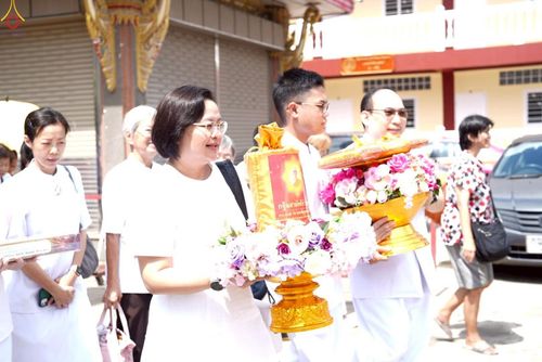 ภาพ No.253765:วันที่ 12 ตุลาคม พ.ศ. 2568 พิธีทอดกฐินสามัคคีทั่วไทย 30,000 วัด โดยคณะศิษยานุศิษย์ บูชาธรรม 81 ปี หลวงพ่อธัมมชโย ณ วัดดอกไม้ เขตยานนาวา กรุงเทพฯ