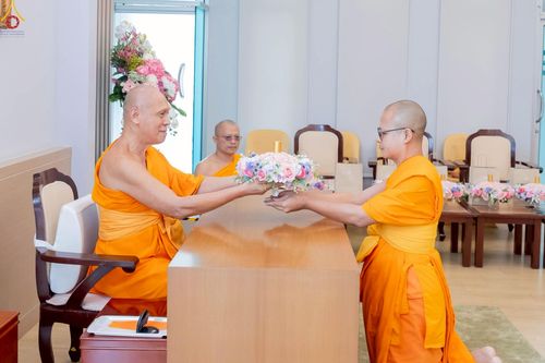 ภาพ No.246321:วันที่ 8 กันยายน พ.ศ. 2568 พระครูปลัดรัตนวีรวัฒน์ (รังสฤษดิ์ อิทฺธิจินฺตโก) เจ้าอาวาสวัดพระธรรมกาย เป็นประธานมอบพระบรมสารีริกธาตุ แก่ศูนย์ส่งเสริมศีลธรรมภายในประเทศ และวัดสาขาต่างประเทศ จำนวน 8 แห่ง