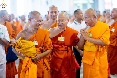 ภาพ No.59901:พิธีเจริญพระพุทธมนต์ "ฉลองอายุวัฒนมงคล 80 ปี หลวงพ่อธัมมชโย" พิธีถวายไทยธรรม คณะสงฆ์ 10,000 กว่าวัดทั่วประเทศ ในวันคุ้มครองโลก วันจันทร์ที่ 22 เมษายน พ.ศ. 2567 ณ สภาธรรมกายสากล วัดพระธรรมกาย จ.ปทุมธานี