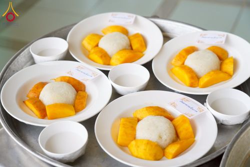 ภาพ No.214695:วันเสาร์ที่ 5 เมษายน พ.ศ. 2568 พิธีถวายภัตตาหารเมนูสวรรค์ "เพื่อการบรรลุธรรม" ณ หอฉันคุณยายอาจารย์ฯ วัดพระธรรมกาย