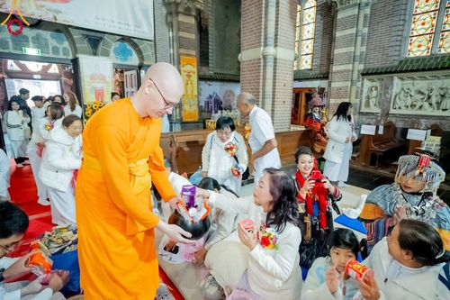 ภาพ No.99379:พิธีทอดกฐินสามัคคี มหากาลทาน วัดพระธรรมกายเนเธอร์แลนด์ วันที่ 26 พฤศจิกายน พ.ศ. 2566