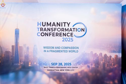 ภาพ No.249721:วันอาทิตย์ที่ 28 กันยายน พ.ศ. 2568 การปฏิบัติธรรมบูชาธรรม 108 ปี แห่งการบรรลุธรรมของหลวงปู่วัดปากน้ำ ได้จุดประทีปสันติภาพไปทั่วโลก และได้ร่วมเสวนาทางปัญญา เพื่อการขยายพระพุทธศาสนาวิชชาธรรมกายไปทั่วโลก  ในงาน HTC Newyork USA