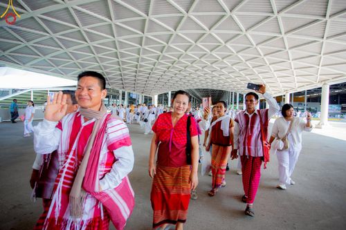 ภาพ No.219532:วันอังคารที่ 22 เมษายน พ.ศ. 2568 พิธีถวายมหาสังฆทานคณะสงฆ์ 40,000 กว่าวัดทั่วประเทศ เนื่องในวันคุ้มครองโลก ณ วัดพระธรรมกาย จ.ปทุมธานี