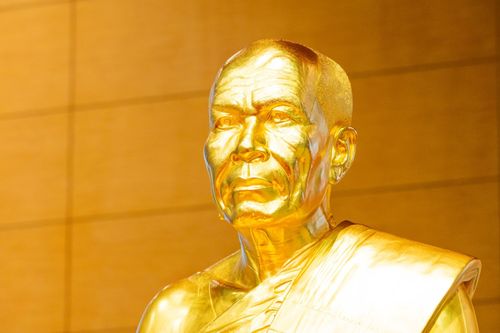 ภาพ No.159922:พิธีปฎิบัติธรรม , พิธีสักการะพระมงคลเทพมุนี (สด จนฺทสโร) พระผู้ปราบมาร ณ สภาธรรมกายสากล วัดพระธรรมกาย วันพฤหัสบดีที่ 10 ตุลาคม พ.ศ. 2567