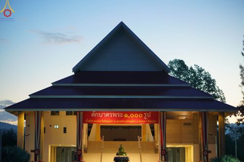 ภาพ No.103794:พิธีตักบาตรพระ 1,000 รูป ครั้งที่ 7 ถวายเป็นพุทธบูชา เพื่อช่วยเหลือคณะสงฆ์ 323 วัด 4 จังหวัดชายแดนภาคใต้ และถวายแด่คณะสงฆ์จังหวัดพิษณุโลก ณ ลานธรรมธุดงคสถานพิษณุโลก อ.วังทอง จ.พิษณุโลก วันที่ 24 ธันวาคม พ.ศ. 2566