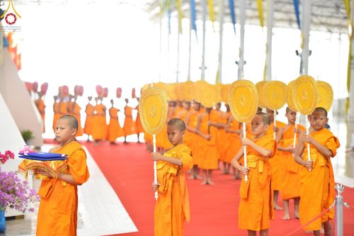 ภาพ No.153149:พิธีมุทิตาสักการะ พระภิกษุ-สามเณร ผู้สอบไล่ได้เปรียญธรรม ประโยค 1-2 ถึงประโยค ป.ธ.9 และบาลีศึกษา ประโยค1-2 ถึง บ.ศ.9 , พิธีมอบดวงแก้วสามเณรผู้ทรงบาลีไวยากรณ์ วัดพระธรรมกาย และ ศูนย์ส่งเสริมศีลธรรมในประเทศและต่างประเทศ วันอาทิตย์ที่ 8 กันยายน พ.ศ.2567