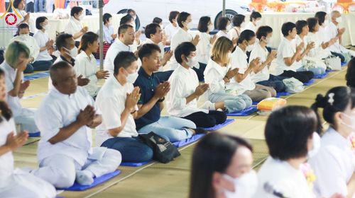 ภาพ No.108043:พิธีถวายภัตตาหารเป็นสังฆทาน แด่คณะพระธรรมยาตราฯ ในโครงการธรรมยาตรากตัญญูบูชา มหาปูชนียาจารย์ พระมงคลเทพมุนี(สด จนฺทสโร) พระผู้ปราบมาร อนุสรณ์สถาน 7 แห่ง ปีที่ 12 วันที่ 8 มกราคม พ.ศ. 2567 ณ อนุสรณ์สถานมหาวิหารพระมงคลเทพมุนี (โลตัสแลนด์) อ.สองพี่น้อง จ.สุ