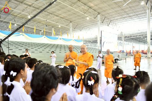 ภาพ No.258081:วันอาทิตย์ที่ 5 ตุลาคม พ.ศ. 2568 พิธีบูชาข้าวพระ ณ สภาธรรมกายสากล วัดพระธรรมกาย