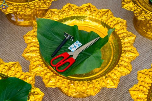 ภาพ No.83309:พิธีตัดปอยผมธรรมทายาทและฝากตัวเป็นศิษย์ ในโครงการอบรมพระธรรมทายาททวีปยุโรป รุ่นที่ 9 วันพุธที่ 12 มิถุนายน พ.ศ. 2566 ณ วัดพระธรรมกายเบเนลักซ์ ประเทศเบลเยี่ยม