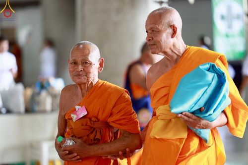 ภาพ No.221513:วันอังคารที่ 22 เมษายน พ.ศ. 2568 ภาพพิธีถวายมหาสังฆทานคณะสงฆ์ 40,000 กว่าวัดทั่วประเทศ เนื่องในวันคุ้มครองโลก ชุดที่ 2 (ปลื้มให้สมการรอคอย) ณ ลานธรรมพระมหาธรรมกายเจดีย์ วัดพระธรรมกาย