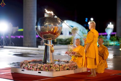 ภาพ No.244359:วันที่ 7 กันยายน พ.ศ. 2568 พิธีฉลองชัยสวดมนต์บทธัมมจักกัปปวัตตนสูตร 7,681,108,108 จบ ณ มหารัตนวิหารคด วัดพระธรรมกาย