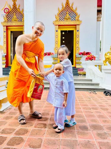 ภาพ No.182651:พิธีทอดกฐิน ณ วัดนาหนอง อ.เมือง จ.ราชบุรี ในโครงการทอดกฐินสามัคคีทั่วไทย 30,000 วัด บูชาธรรม 80 ปี หลวงพ่อธัมมชโย โดยคณะศิษยานุศิษย์วัดพระธรรมกาย วันที่ 9 พฤศจิกายน พ.ศ. 2567