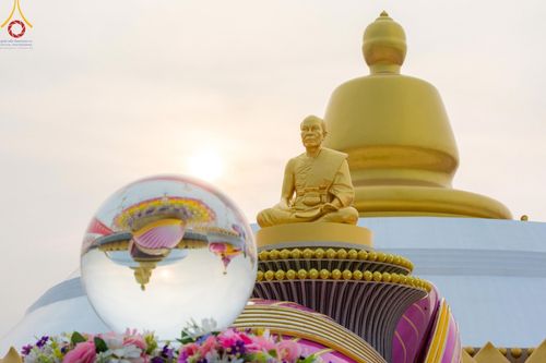 ภาพ No.200560:พิธีจุดประทีปถวายเป็นพุทธบูชา และบูชาธรรมมหาปูชนียาจารย์ ณ อนุสรณ์สถานบางปลา วัดบางปลา อำเภอบางเลน จังหวัดนครปฐม ในโครงการธรรมยาตรา กตัญญูบูชา มหาปูชนียาจารย์ พระมงคลเทพมุนี(สด จนฺทสโร) พระผู้ปราบมาร อนุสรณ์สถาน 7 แห่ง ปีที่ 13 วันที่ 23 มกราคม พ.ศ. 2568