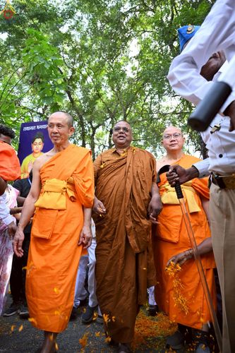 ภาพ No.263318:วันที่ 16 ตุลาคม พ.ศ. 2568 กฐินสมทบหลวงพ่อ ธัมมชโย ถวายแด่ วัดพุทธตรีรัตนะ วิหาร , เมือง ดร อัมเบ็ดการ์ นาการ์ นันเดท  รัฐมหาราษฎร์  ประเทศอินเดีย 