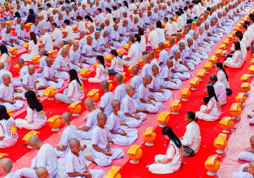 ภาพ No.103054:พิธีขอขมา มอบบาตรและผ้าไตร ธรรมทายาทชาวอินโดนีเซียกว่า 1,000 คน ณ มหาเจดีย์บุโรพุทโธ ประเทศอินโดนีเซีย ในวันที่ 19 ธันวาคม พ.ศ. 2566