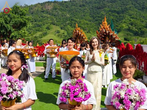 ภาพ No.177124:พิธีทอดกฐิน ณ วัดป่าคาสามัคคี ต.แคมป์สน อ.เขาค้อ จ.เพชรบูรณ์ ในโครงการทอดกฐินสามัคคีทั่วไทย 30,000 วัด บูชาธรรม 80 ปี หลวงพ่อธัมมชโย โดยคณะศิษยานุศิษย์วัดพระธรรมกาย วันที่ 29 ตุลาคม พ.ศ. 2567