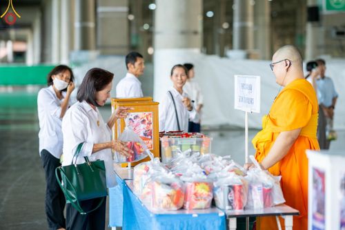 ภาพ No.142240:พิธีตักบาตรฉลองพระใหม่ ในโครงการอุปสมบทหมู่ธรรมทายาท ระดับอุดมศึกษา รุ่นที่ 51 ภาคฤดูฝน ณ วัดพระธรรมกาย จ.ปทุมธานี วันเสาร์ที่ 22 มิถุนายน พ.ศ. 2567