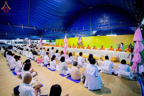 ภาพ No.192493:พิธีถวายภัตตาหารเป็นสังฆทาน แด่พระธรรมยาตรา ณ อนุสรณ์สถานคลองบางนางแท่น อ.สามพราน จ.นครปฐม ในโครงการธรรมยาตรา กตัญญูบูชา มหาปูชนียาจารย์ พระมงคลเทพมุนี(สด จนฺทสโร) พระผู้ปราบมาร อนุสรณ์สถาน 7 แห่ง ปีที่ 13 วันที่ 10 มกราคม พ.ศ. 2568