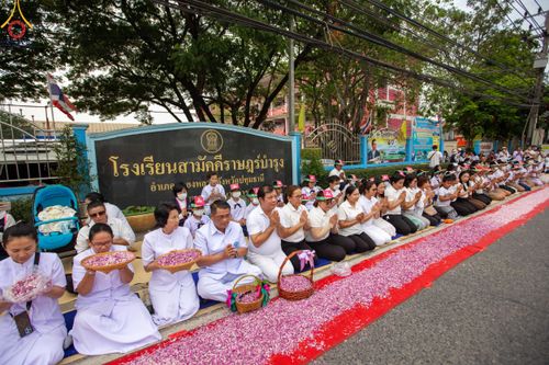 พิธีต้อนรับพระธรรมยาตรา ในโครงการธรรมยาตรา กตัญญูบูชา มหาปูชนียาจารย์ พระมงคลเทพมุนี(สด จนฺทสโร) พระผู้ปราบมาร อนุสรณ์สถาน 7 แห่ง ปีที่ 12 วันที่ 28 มกราคม พ.ศ. 2567 ณ วัดพระธรรมกาย จ.ปทุมธานี