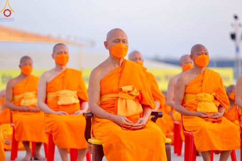 ภาพ No.102229:พระธรรมทายาทในโครงการอุปสมบทหมู่ บูชาธรรมมหาปูชนียาจารย์ ร่วมปฏิบัติธรรม ถ่ายภาพหมู่ประวัติศาสตร์ และรับฟังโอวาทจากหลวงพ่อทัตตชีโว ณ ลานธรรม พระมหาธรรมกายเจดีย์ วัดพระธรรมกาย วันที่ 15 ธันวาคม พ.ศ. 2566