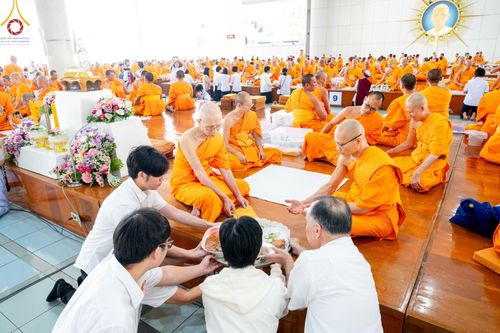 ภาพ No.186820:พิธีถวายภัตตาหารเมนูสวรรค์ "เพื่อการบรรลุธรรม" วันเสาร์ที่ 28 ธันวาคม พ.ศ.2567 ณ หอฉันคุณยายอาจารย์ฯ วัดพระธรรมกาย