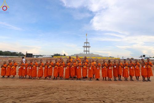 ภาพ No.91352:พิธีทอดผ้าป่ายกยอดดอกบัวสิริปทุมทิพย์  ประดิษฐาน ณ ปทุมเจดีย์  (เจดีย์พระพุทธเจ้า ๕ พระองค์) ณ ศูนย์อบรมเยาวชนจังหวัดปัตตานี 22 ตุลาคม พ.ศ.2566