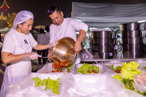 ภาพ No.109840:ถวายภัตตาหารเป็นสังฆทาน แด่คณะพระธรรมยาตราฯ ปีที่ 12 วันที่ 11 มกราคม พ.ศ. 2567 ณ อนุสรณ์สถานคลองบางนางแท่น  อ.สามพราน จ.นครปฐม