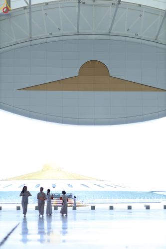 ภาพ No.240647:วันพุธที่ 27 สิงหาคม พ.ศ. 2568 พิธีทอดผ้าป่าเพื่อสร้างอาคาร  82 ปี หลวงพ่อธัมมชโย สมทบกฐินวัดพระธรรมกาย และกฐิน 30,000 วัดทั่วประเทศ ครั้งที่ 1