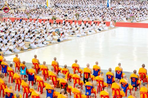 ภาพ No.277094:วันอาทิตย์ที่ 7 ธันวาคม พ.ศ. 2568 พิธีบูชาข้าวพระ ณ สภาธรรมกายสากล วัดพระธรรมกาย