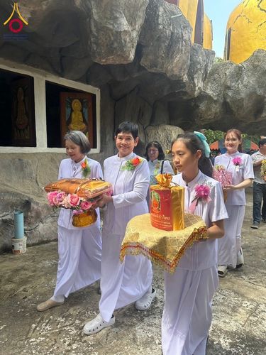 ภาพ No.177070:พิธีทอดกฐิน ณ วัดสำนักสงฆ์เขาพุคำ ต.วังคัน อ.ด่านช้าง จ.สุพรรณบุรี  ในโครงการทอดกฐินสามัคคีทั่วไทย 30,000 วัด บูชาธรรม 80 ปี หลวงพ่อธัมมชโย โดยคณะศิษยานุศิษย์วัดพระธรรมกาย วันที่ 10 พฤศจิกายน พ.ศ. 2567