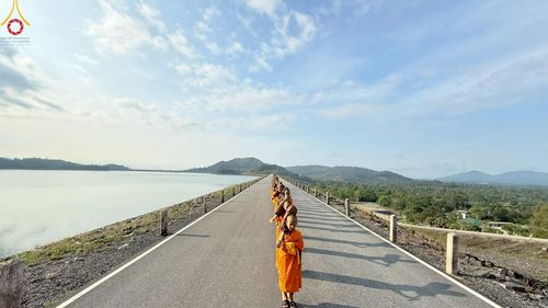 ภาพ No.218177:วันอังคารที่ 16 เมษายน พ.ศ. 2568 กิจกรรมสามเณรเดินธรรมยาตรา ในโครงการบรรพชา สามเณรภาคฤดูร้อนปี 2568 ศูนย์ปฏิบัติธรรมเขาคิชฌกูฏ จันทบุรี