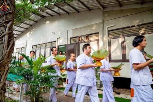 ภาพ No.216641:วันอาทิตย์ที่ 6 เมษายน พ.ศ. 2568 พิธีตัดปอยผม และปลงผมนาคธรรมทายาท โครงการบวชบูชาธรรม81ปี หลวงพ่อธัมมชโย โครงการ 1 และ 2 โครงการนานาชาติ AEC&WAB รุ่น CEO (ผู้บริหาร) รุ่นที่4 ณ หมู่บ้านบรรลุธรรม วัดพระธรรมกาย