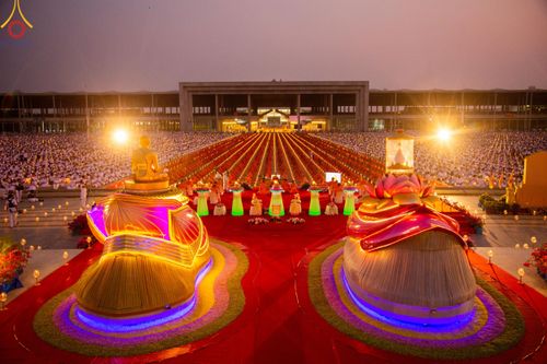 ภาพ No.122173:พิธีจุดประทีปถวายเป็นพุทธบูชา และบูชาธรรมมหาปูชนียาจารย์ พระมงคลเทพมุนี(สด จนฺทสโร) ในโครงการธรรมยาตรา กตัญญูบูชา มหาปูชนียาจารย์ พระมงคลเทพมุนี(สด จนฺทสโร) พระผู้ปราบมาร อนุสรณ์สถาน 7 แห่ง ปีที่ 12 วันที่ 31 มกราคม พ.ศ. 2567 ณ วัดพระธรรมกาย จ.ปทุมธานี (