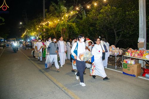 ภาพ No.197592:พิธีตักบาตรพระธรรมยาตรา ณ อนุสรณ์สถานลำดับที่ 4 สถานที่เกิดด้วยกายธรรม วัดโบสถ์(บน) ต.บางคูเวียง จ.นนทบุรี ในโครงการธรรมยาตรา กตัญญูบูชา มหาปูชนียาจารย์ พระมงคลเทพมุนี(สด จนฺทสโร) พระผู้ปราบมาร อนุสรณ์สถาน 7 แห่ง ปีที่ 13 วันที่ 19 มกราคม พ.ศ. 2568