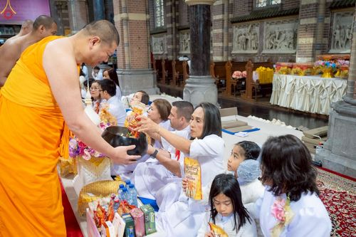 ภาพ No.271343:วันอาทิตย์ที่ 26 ตุลาคม พ.ศ. 2568 พิธีทอดกฐินสามัคคีวัดพระธรรมกายเนเธอร์แลนด์ กฐินเพื่อปฏิสังขรณ์ผนังรอบโบสถ์ อายุกว่า 135 ปี