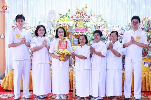 พิธีทอดกฐิน ณ วัดบางม่วง จ.นนทบุรี ในโครงการกฐินสามัคคีทั่วไทย 30,000 วัด บูชาธรรม 80 ปี หลวงพ่อธัมมชโย โดยคณะศิษยานุศิษย์วัดพระธรรมกาย วันที่ 20 ตุลาคม พ.ศ. 2567