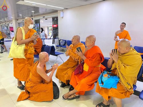 ภาพ No.60270:การต้อนรับพระสังฆาธิการ 10,000 กว่าวัดทั่วประเทศ พิธีมอบปัจจัยช่วยเหลือครู 4 จังหวัดชายแดนภาคใต้ พิธีปฏิบัติธรรม ในวันคุ้มครองโลก วันจันทร์ที่ 22 เมษายน พ.ศ.2567 ณ วัดพระธรรมกาย จ.ปทุมธานี